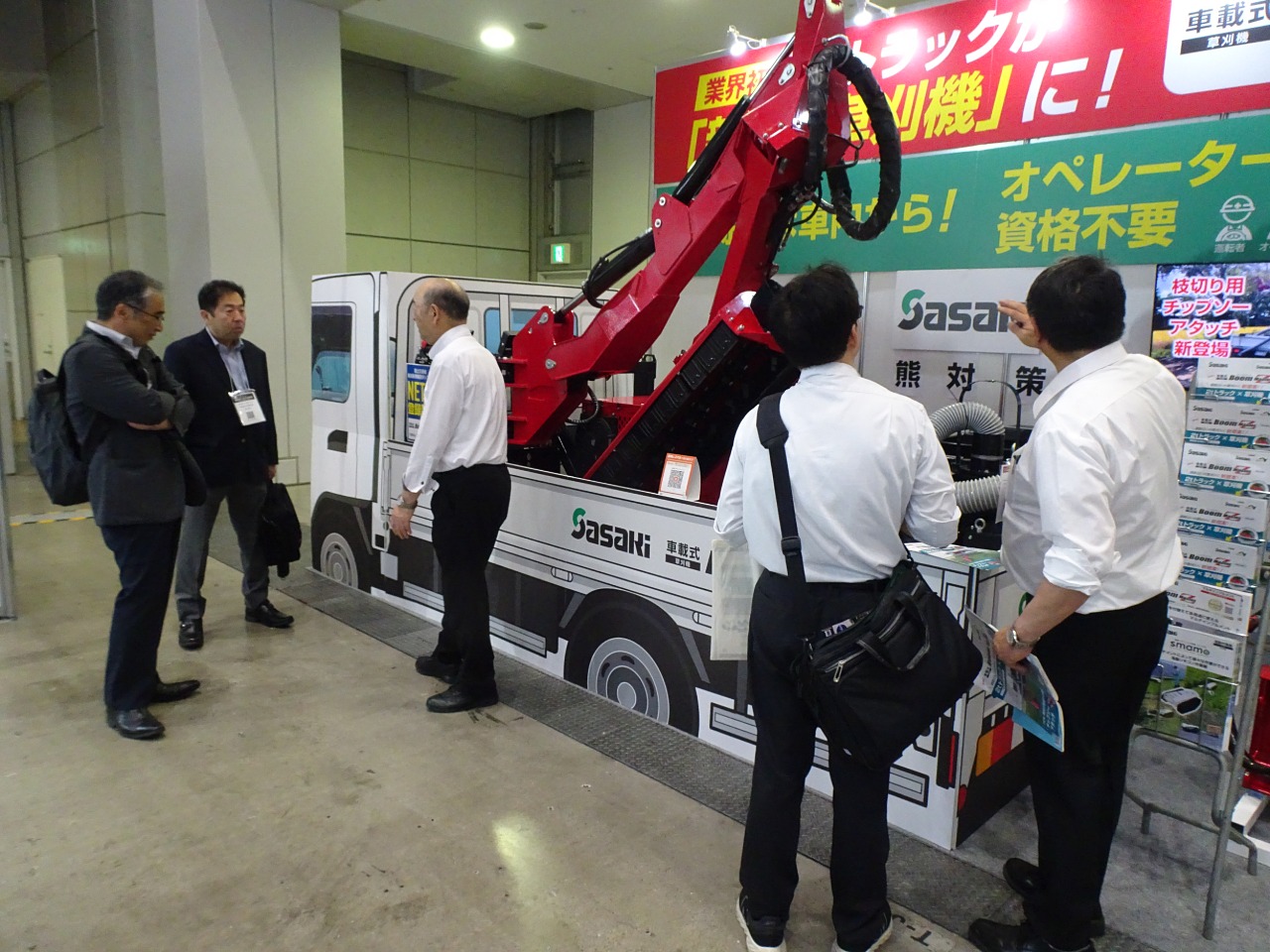 クマ対策でも期待 ササキコーポレーション、車載式草刈機提案